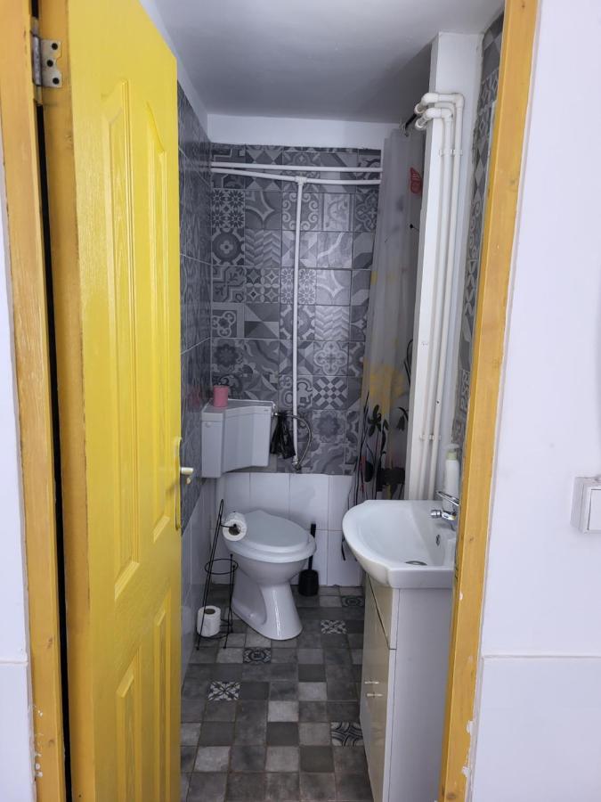 Banat 4 Hostel Bucharest Exterior photo