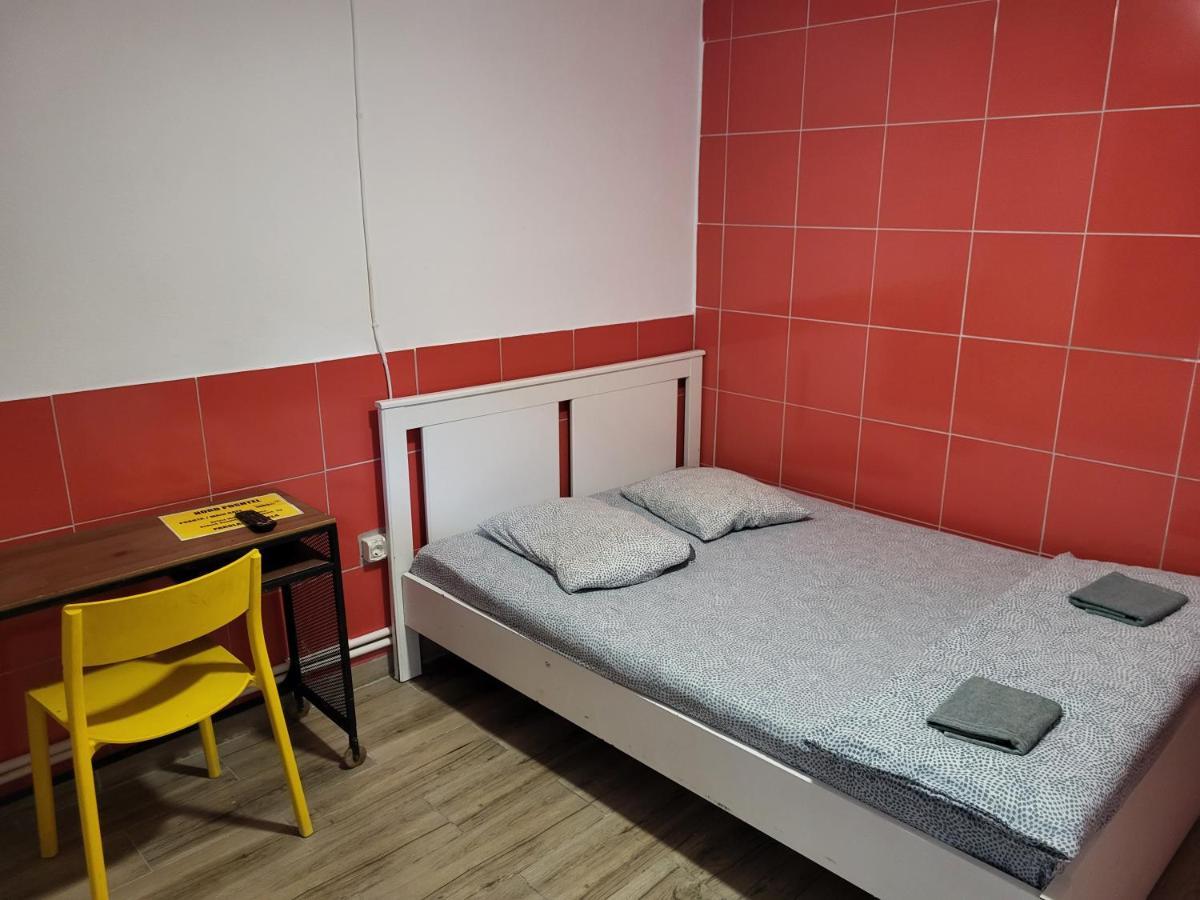 Banat 4 Hostel Bucharest Exterior photo