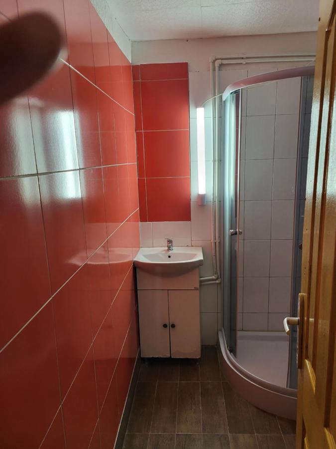 Banat 4 Hostel Bucharest Exterior photo