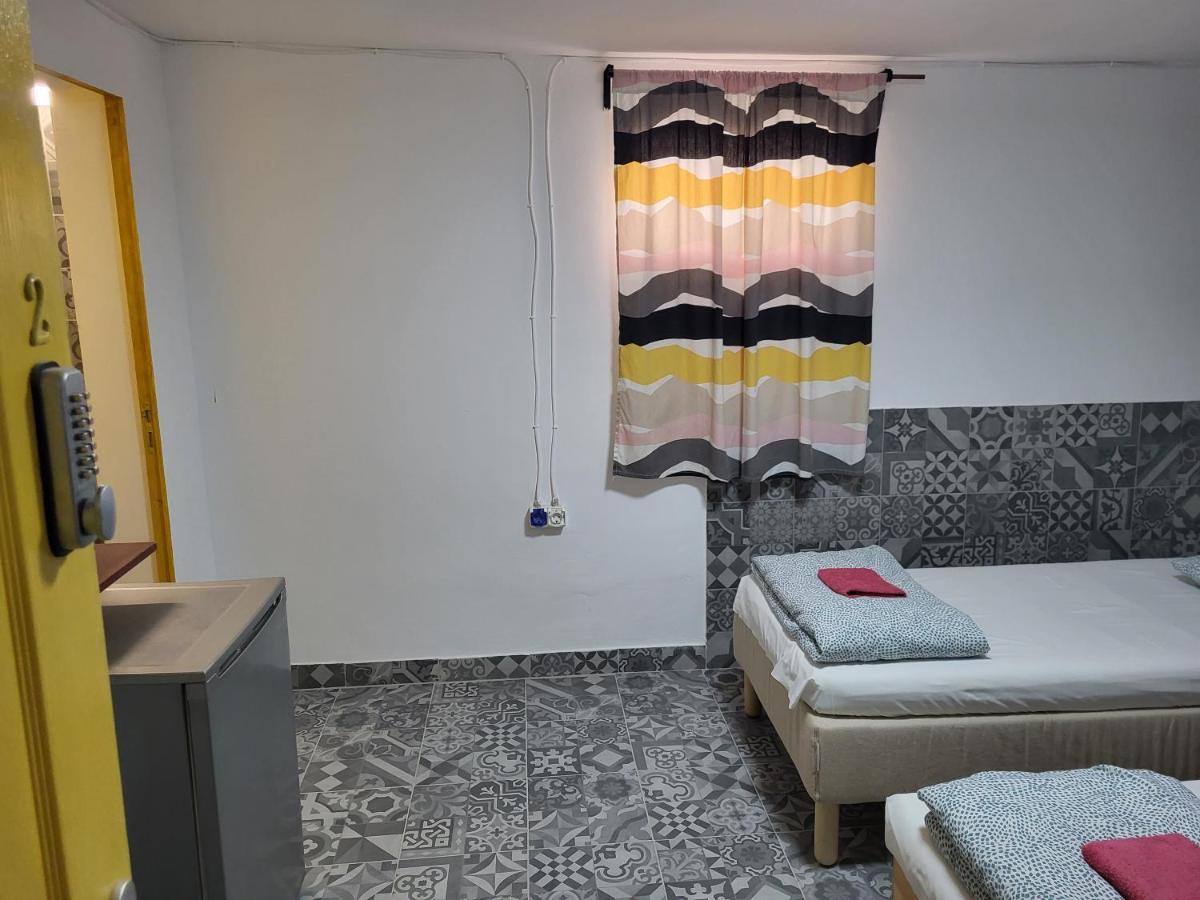 Banat 4 Hostel Bucharest Exterior photo
