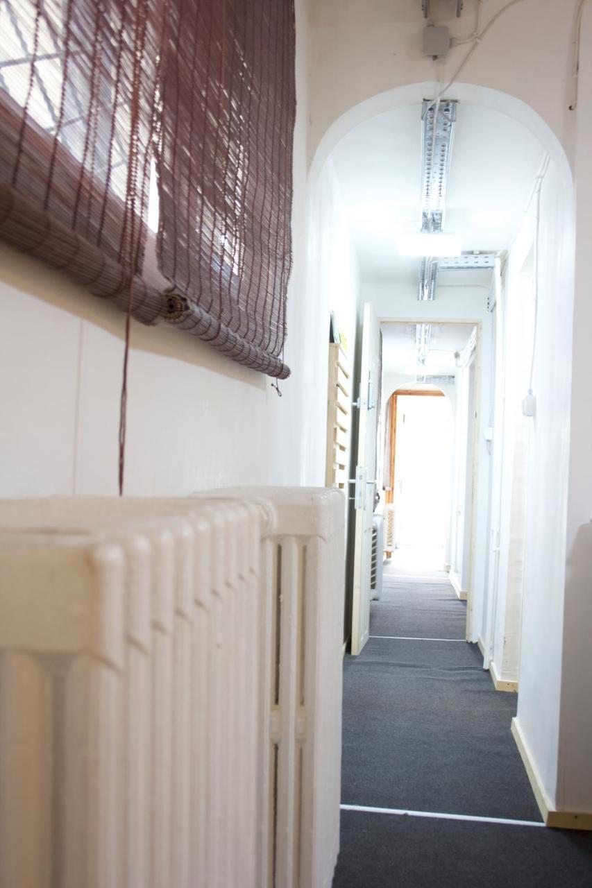 Banat 4 Hostel Bucharest Exterior photo