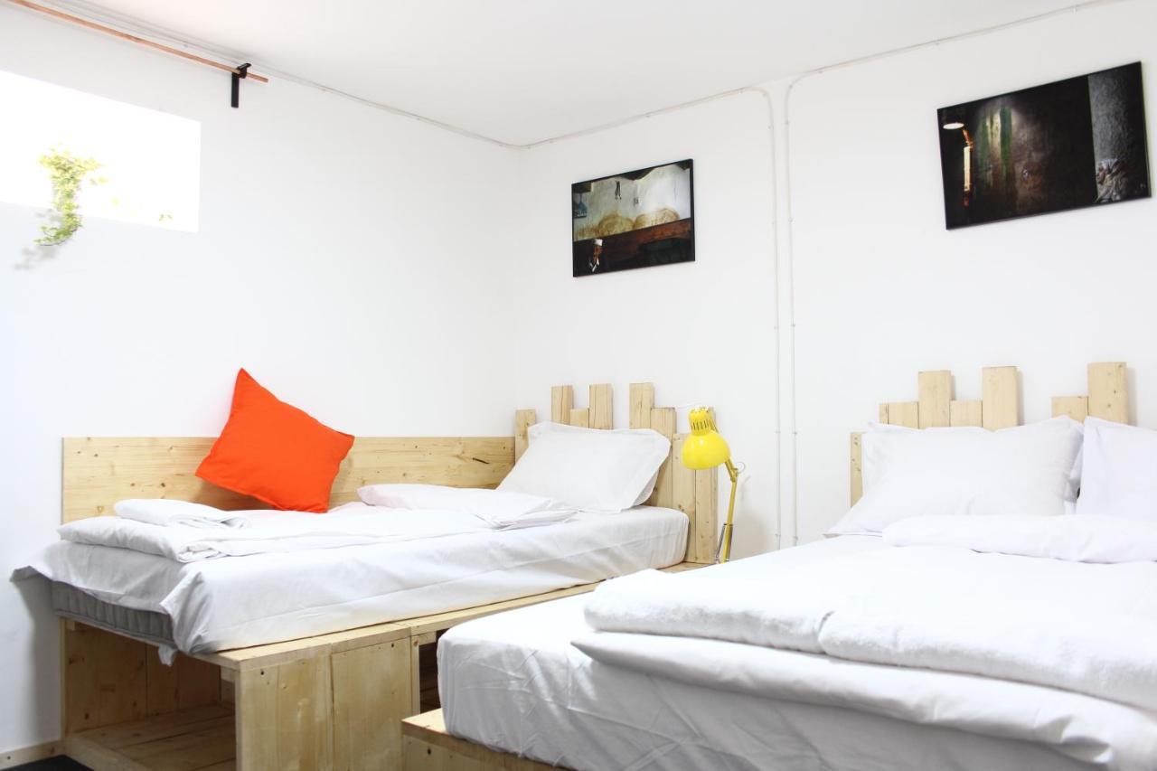 Banat 4 Hostel Bucharest Exterior photo