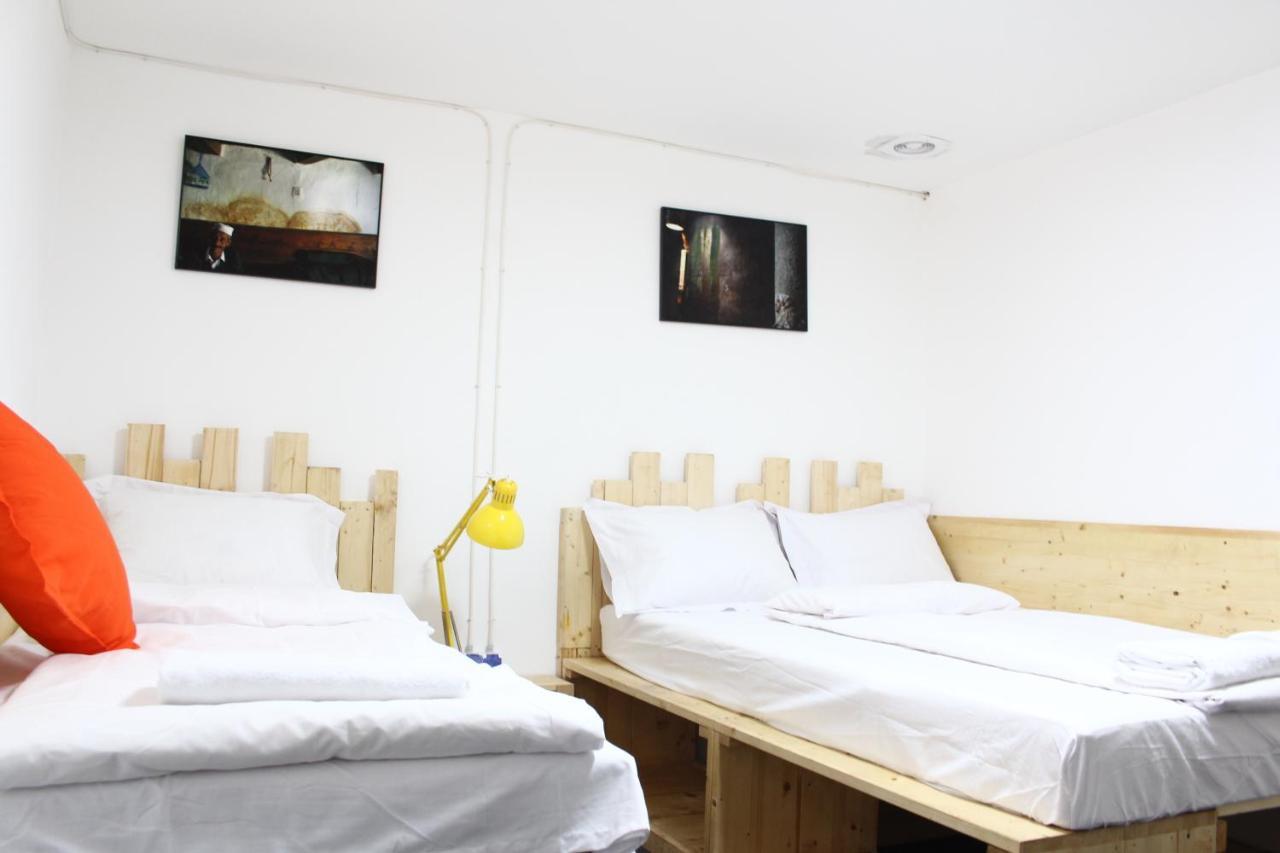 Banat 4 Hostel Bucharest Exterior photo